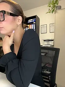 Hii Lolla online show from November 24, 7:10 am