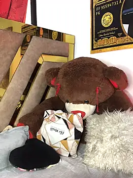 naatashamendozaa online show from April 1, 5:54 pm