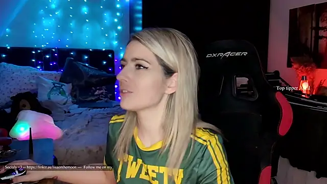 Lisaonthemoon online show from April 10, 5:52 pm