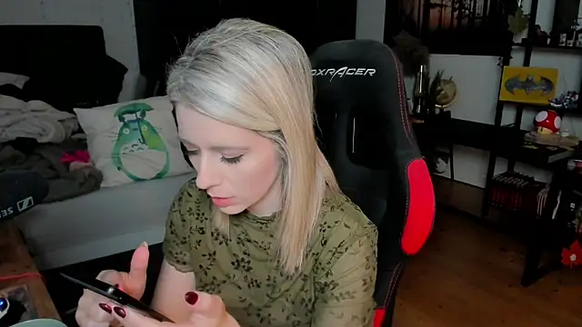 Snapshot of Lisaonthemoon chatting on October 18, 1:58 pm Lisaonthemoon online show from October 18, 1:58 pm