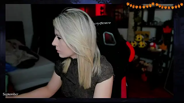 Snapshot of Lisaonthemoon chatting on September 15, 3:09 pm Lisaonthemoon online show from September 15, 3:09 pm