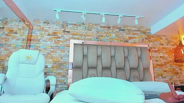 karla dunn online show from September 18, 9:02 pm