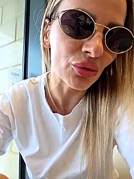 SweetMonicaUK online show from October 2, 11:26 am