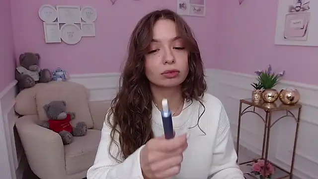 Snapshot of LucySkilar chatting on October 12, 4:37 am LucySkilar online show from October 12, 4:37 am