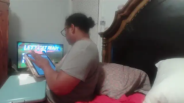 ebonyred online show from April 14, 1:27 am