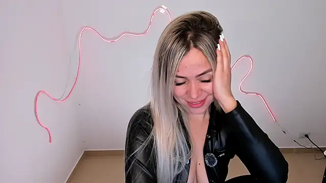 nicole valencia  online show from November 19, 12:38 pm