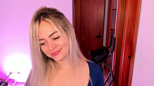 nicole valencia  online show from November 10, 11:49 am