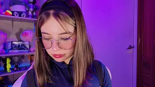 EmilyMiller  online show from April 14, 2:50 pm