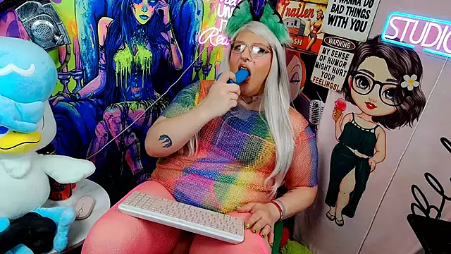 Blakelytgirl online show from June 6, 9:15 am