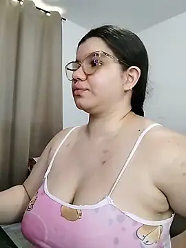 Danzel1105 online show from May 30, 2:37 pm