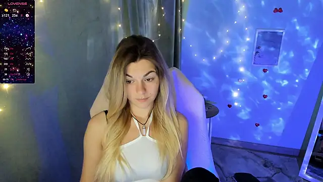 Snapshot of Sweet_me_ chatting on October 1, 5:34 am Sweet me online show from October 1, 5:34 am