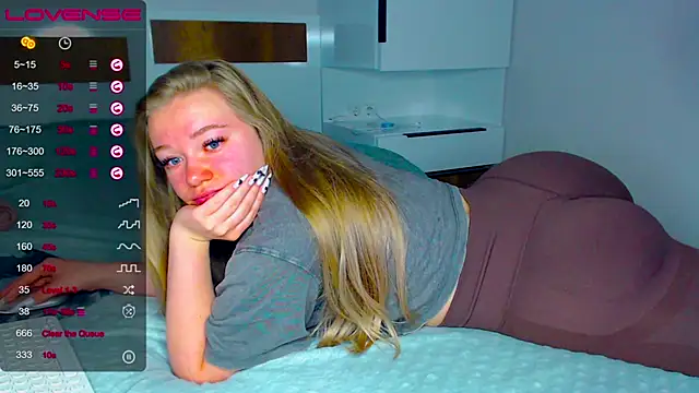 kitti kaattt online show from September 24, 4:00 am