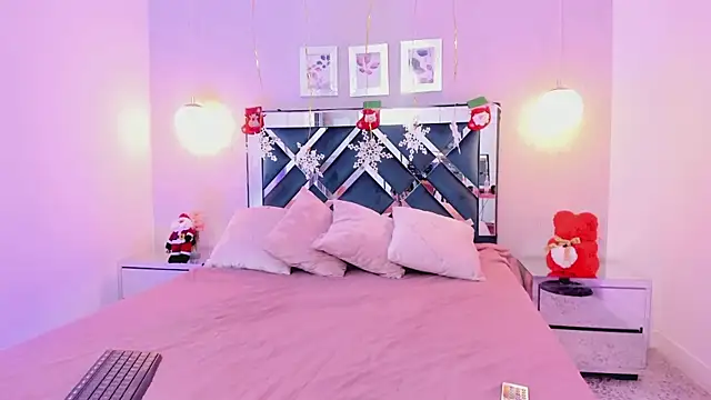 Snapshot of Miakhalifa_7 chatting on December 2, 10:49 am Miakhalifa 7 online show from December 2, 10:49 am