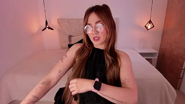 KataHot  online show from March 4, 8:04 pm