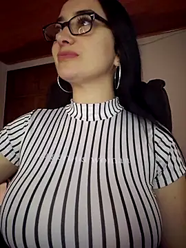 preetypeach online show from October 10, 1:54 am