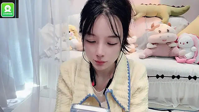 AKiKi711 online show from November 2, 4:27 am