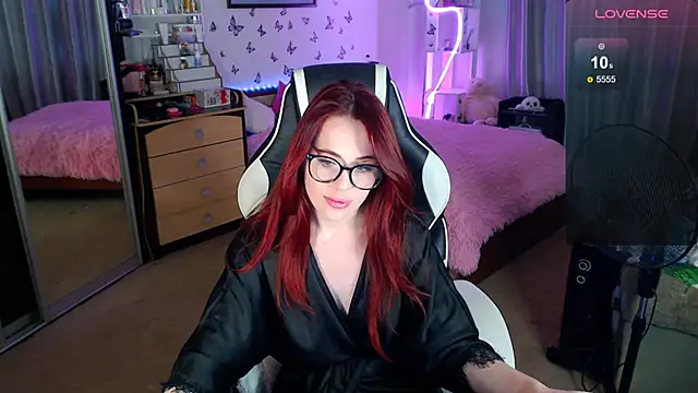 Snapshot of Sidney_blush chatting on September 28, 8:30 am Sidney blush online show from September 28, 8:30 am
