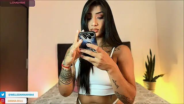 Dannawells online show from October 10, 6:46 pm