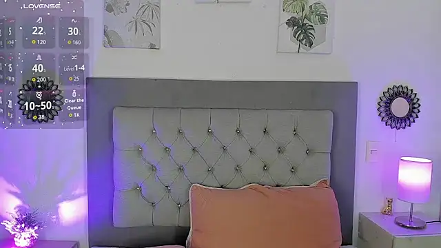 Snapshot of Kylie2211 chatting on September 22, 7:01 pm Kylie2211 online show from September 22, 7:01 pm
