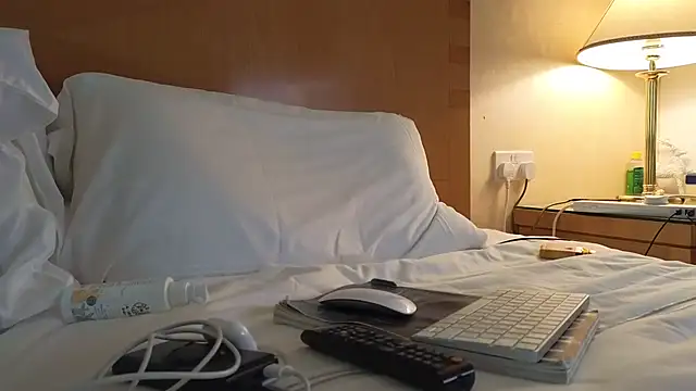 Mr-and-Mrs-Smith online show from April 10, 1:06 pm