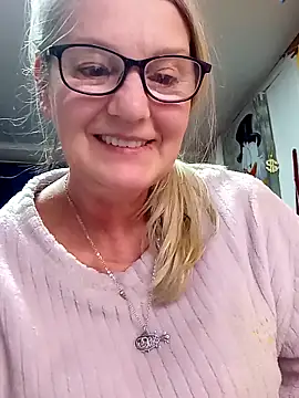 irinamaux online show from April 9, 7:58 am