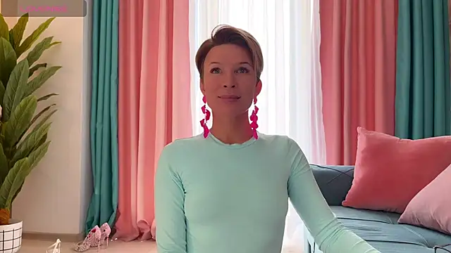 UrGoddessJenny online show from December 19, 6:27 am