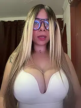 CristalGmez online show from April 11, 2:06 am