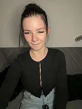 RoxiBlack online show from March 5, 6:04 pm