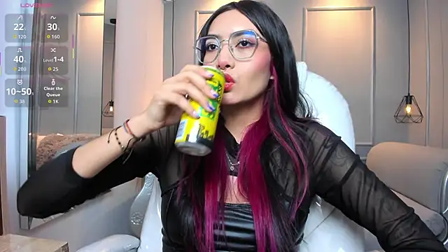 AzuraKindong online show from January 7, 7:39 pm