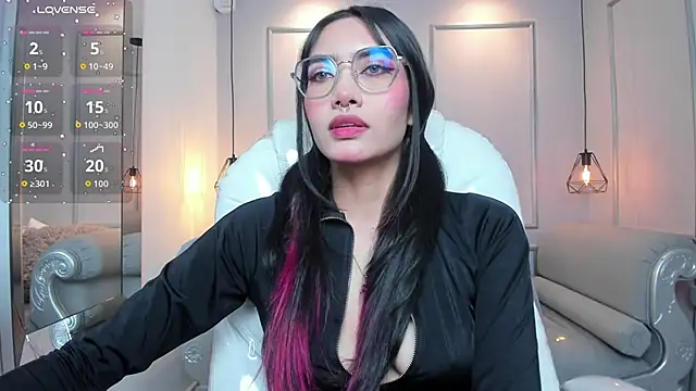 AzuraKindong online show from November 5, 7:41 pm