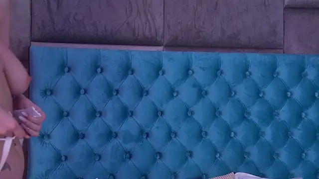 SecretSienna online show from March 1, 4:45 am