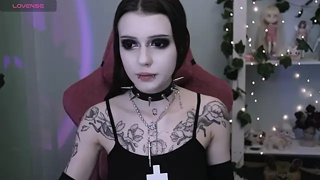 prettybones online show from March 13, 12:56 am