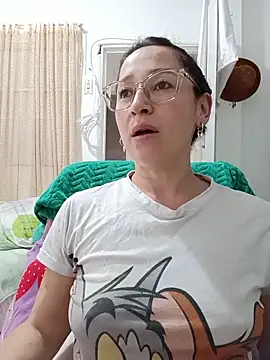 emilypoppy3 online show from June 6, 8:37 pm