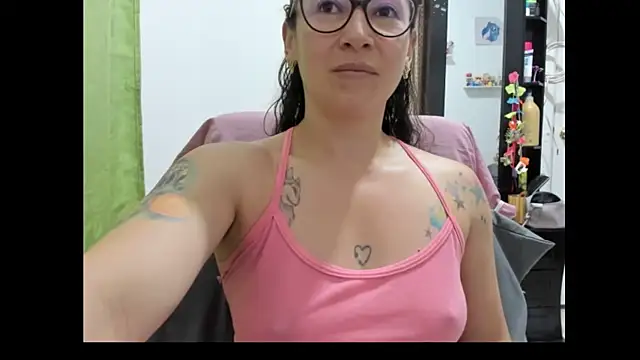 emilypoppy3 online show from April 3, 9:46 pm