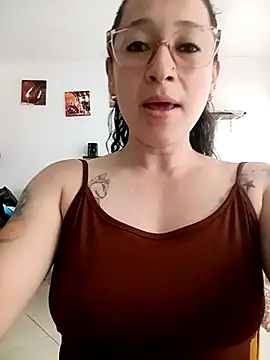 emilypoppy3 online show from April 10, 9:43 pm