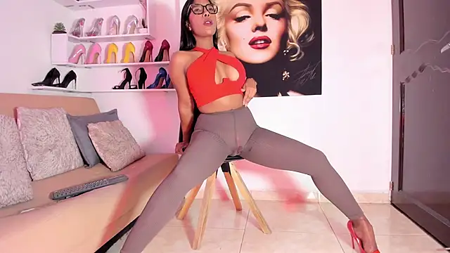 alisiadreams22 online show from February 24, 7:34 pm