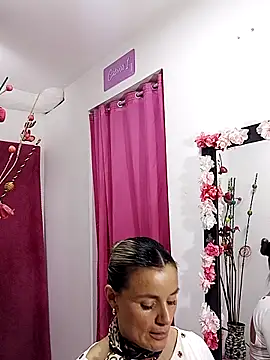 sweetfantasyy69 online show from March 13, 7:15 pm