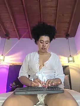 Snapshot of EmmilyBrant chatting on October 19, 10:56 pm EmmilyBrant online show from October 19, 10:56 pm