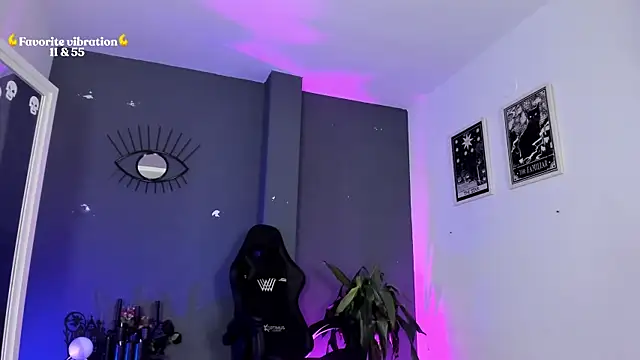 Raven Witch  online show from April 18, 7:07 pm