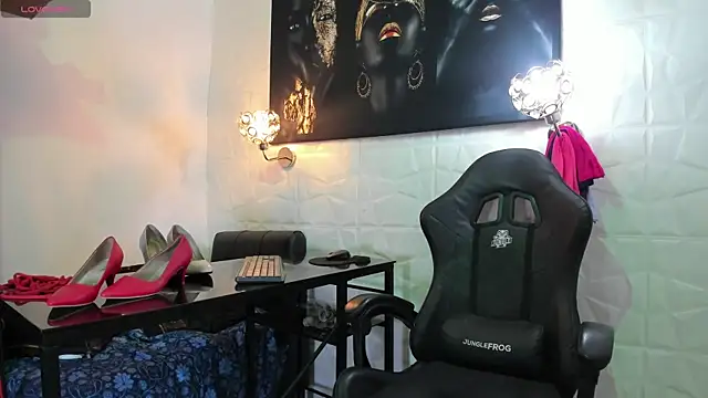 Snapshot of miss_lucero1 chatting on October 3, 4:06 am miss lucero1 online show from October 3, 4:06 am