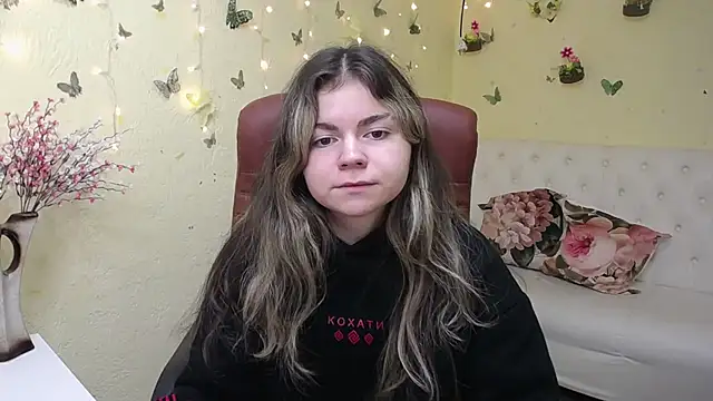 TinaRedly online show from April 14, 5:46 pm