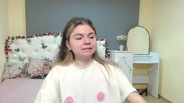 TinaRedly online show from February 22, 6:42 pm