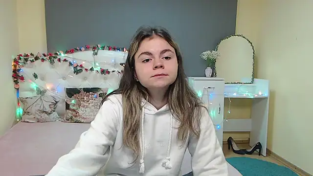 TinaRedly online show from March 15, 6:21 pm