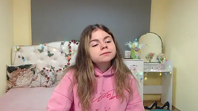 TinaRedly online show from April 5, 5:17 am