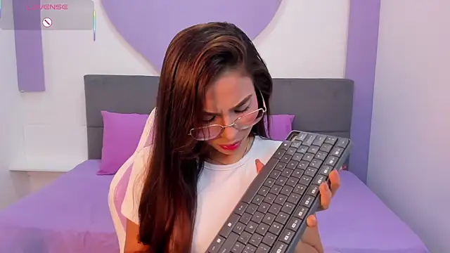 Snapshot of amira_cute2 chatting on October 2, 10:42 am amira cute2 online show from October 2, 10:42 am