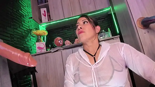 LaureenHills online show from February 4, 6:49 am