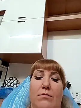 Snapshot of EmmaQueen4 chatting on October 1, 6:51 am EmmaQueen4 online show from October 1, 6:51 am