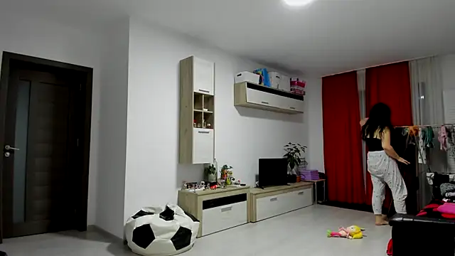 amiraisa11 online show from February 18, 3:49 am