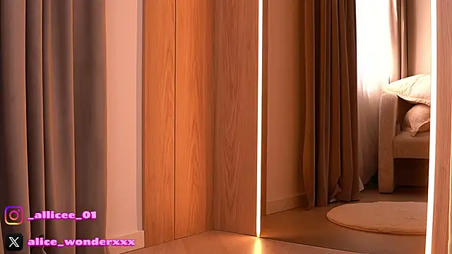 VanessaSimon online show from April 7, 5:31 am