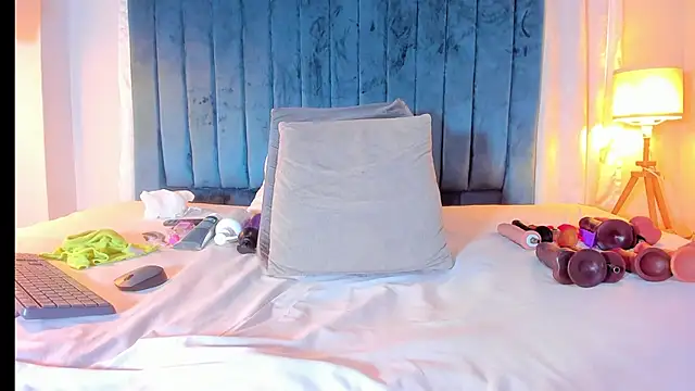 blondehorny69 online show from January 12, 7:30 pm